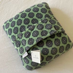 NWT Vera Bradley travel blanket. Nomadic Blossoms fleece travel blanket home